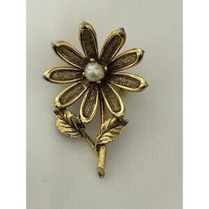 Beautiful Gold Tone Daisy Brooch By Tacoa